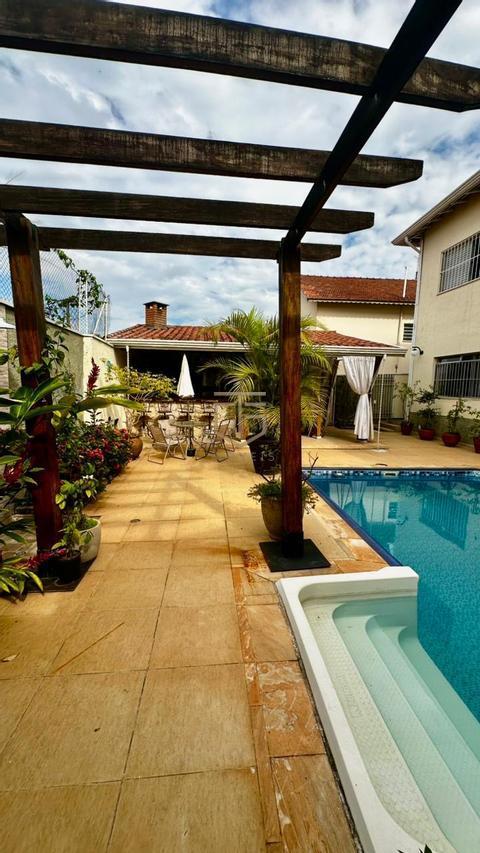 Casa à venda em Campinas, Parque São Quirino, com 3 quartos, com 242 m²